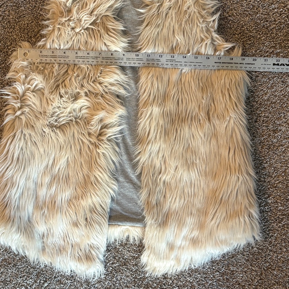 Dylan Shaggy Faux Fur Vest in Cream Women’s M - Picture 6 of 11